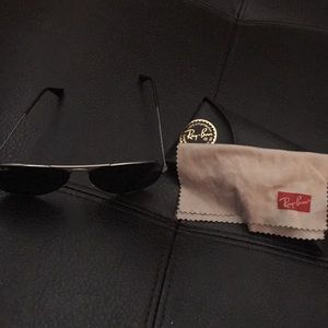 Ray ban aviator sunglasses w/ case &cleaning cloth